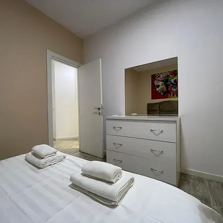Boutique One Bedroom Apartment *