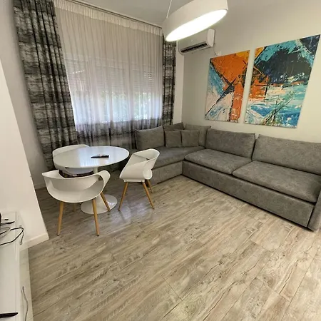 Boutique 3 - Cozy 1-bedroom Apartment Tirana